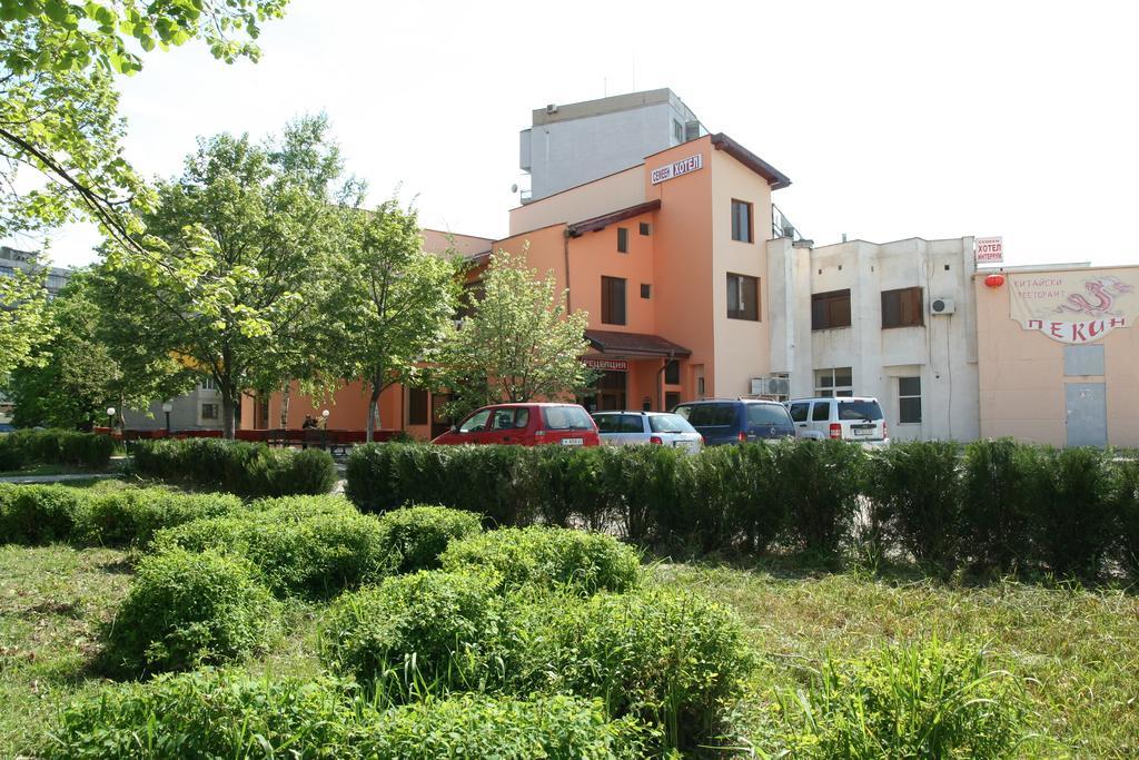 Interrum Hotel Razgrad Exterior foto