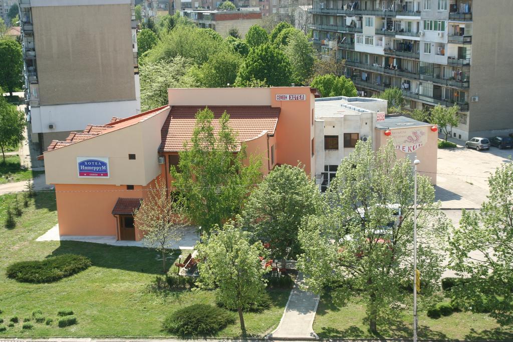 Interrum Hotel Razgrad Exterior foto
