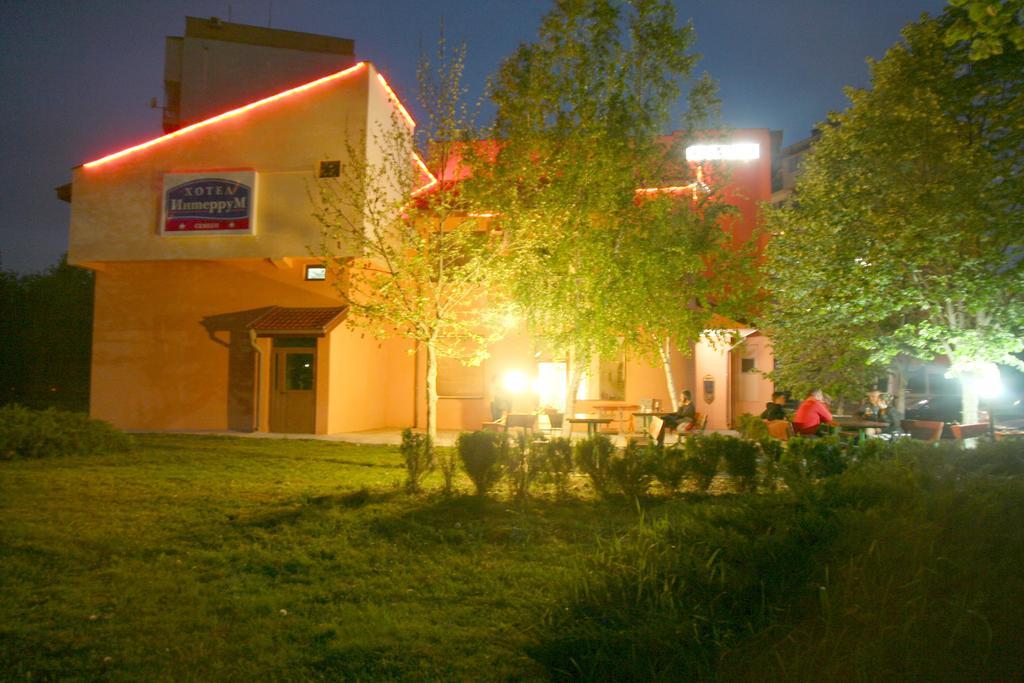 Interrum Hotel Razgrad Exterior foto