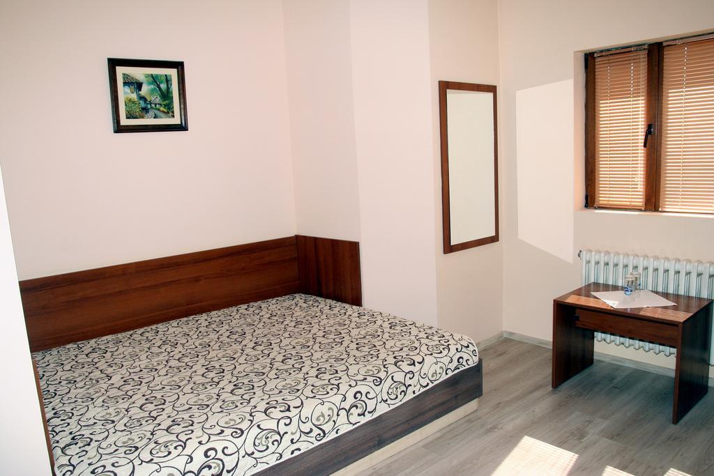 Interrum Hotel Razgrad Habitación foto