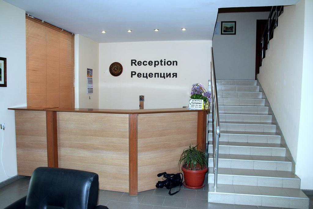 Interrum Hotel Razgrad Exterior foto