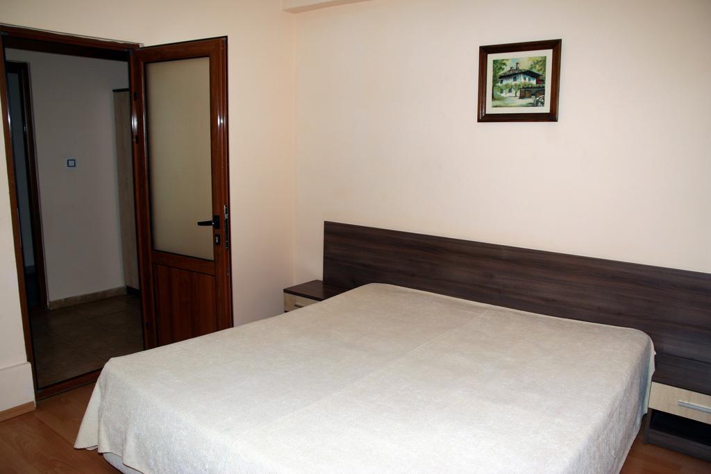 Interrum Hotel Razgrad Habitación foto