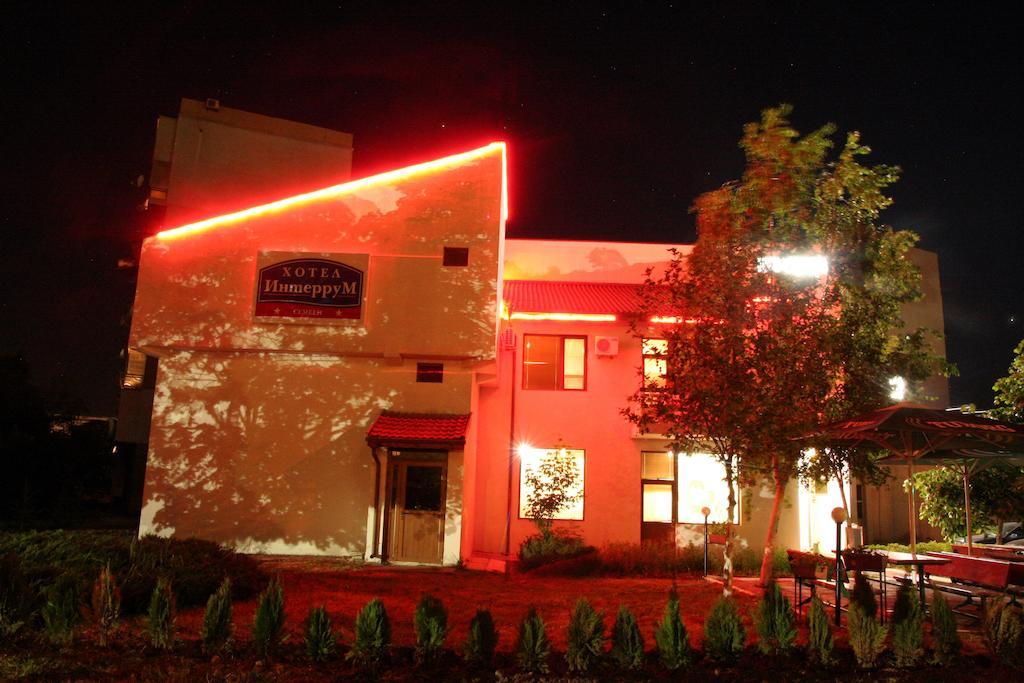 Interrum Hotel Razgrad Exterior foto
