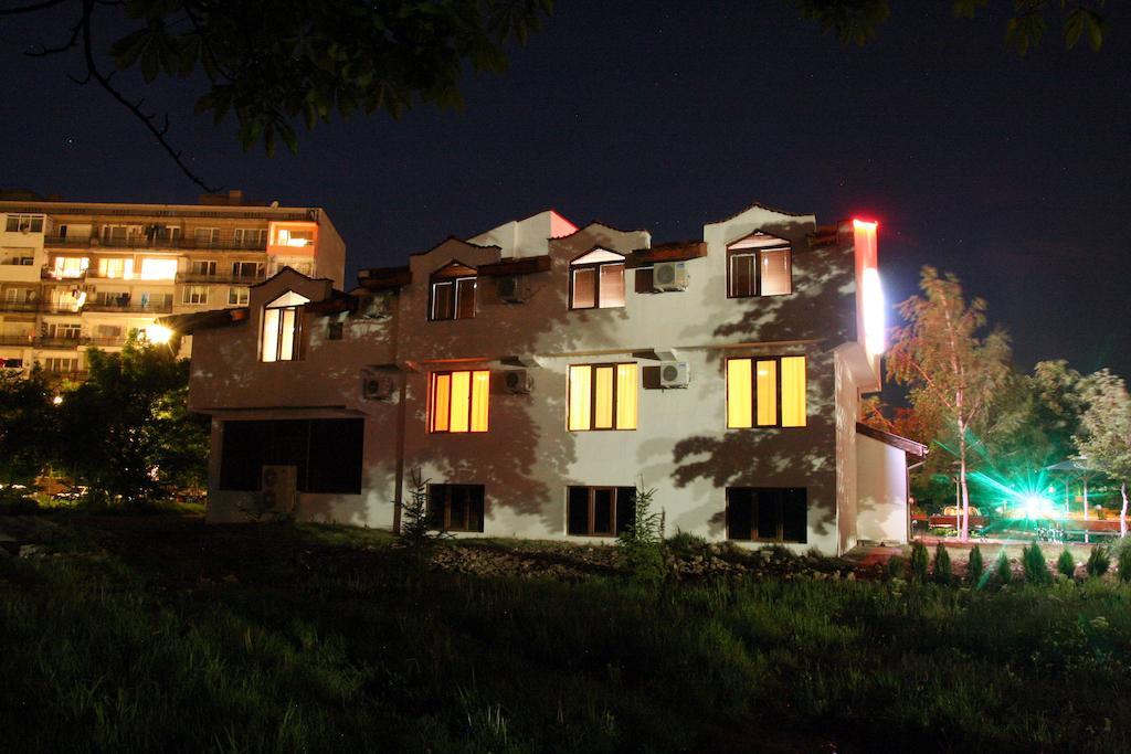 Interrum Hotel Razgrad Exterior foto