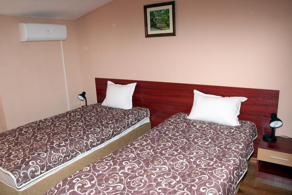 Interrum Hotel Razgrad Habitación foto