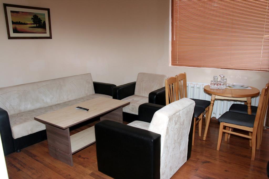 Interrum Hotel Razgrad Habitación foto