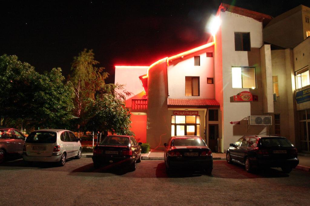 Interrum Hotel Razgrad Exterior foto
